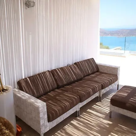 Estée, Luxury With Private Infinity Pool&jacuzzi Villa *